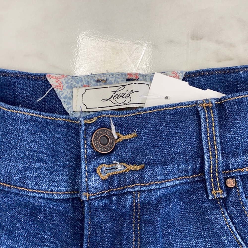 Levi’s - Picture 2 of 5